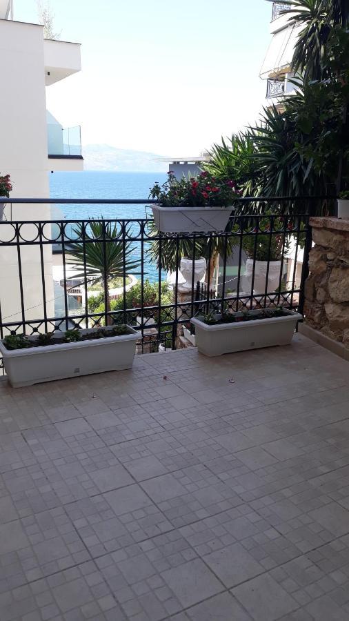 Apartamente Berti'S Garden Sarandë Exterior foto